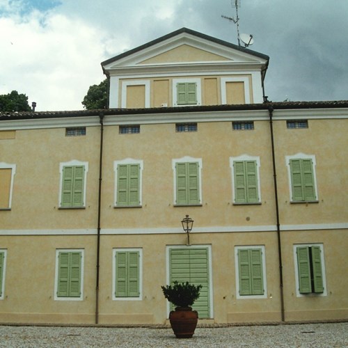 Facciata di una villa del 700 restaurata da Montanari Costruzioni