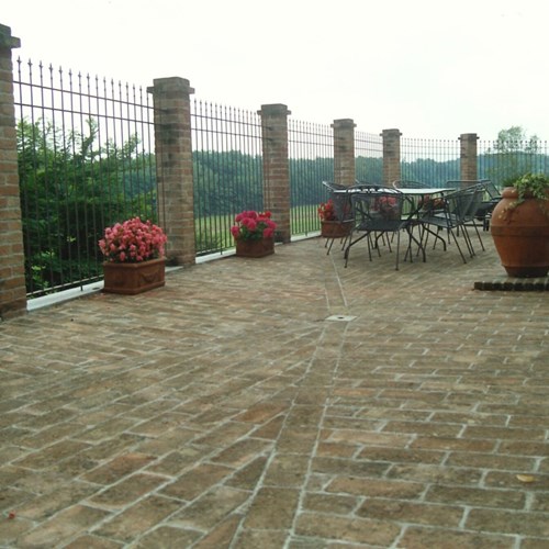 Pavimentazione esterna cortile villa del 700