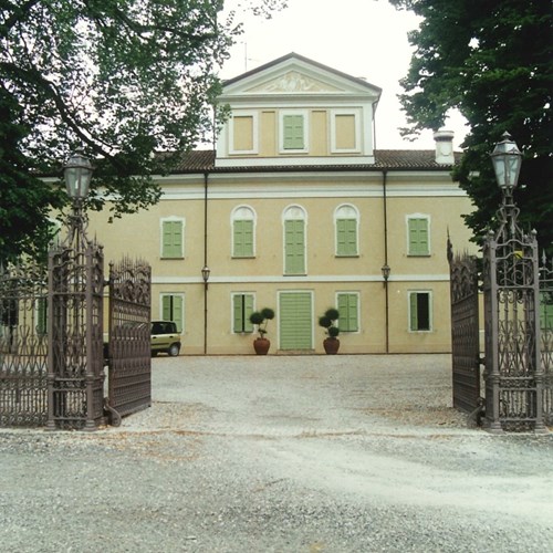 Ingresso di una villa del 700 restaurata da Montanari Costruzioni