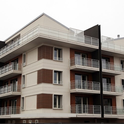 Palazzo Ducati sede di Montanari Costruzioni e edificio residenziale