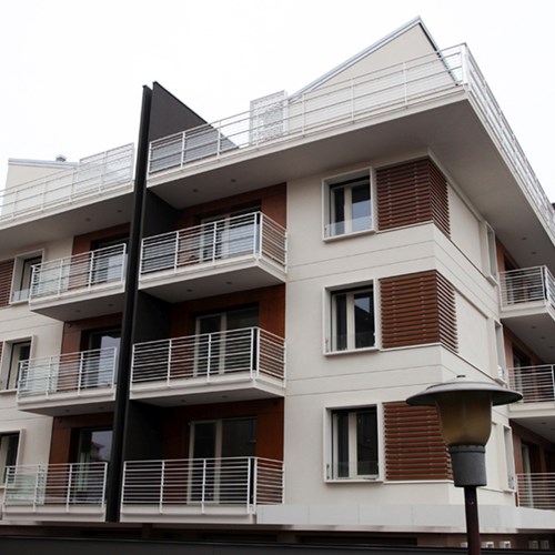 Palazzo Ducati sede di Montanari Costruzioni e edificio residenziale