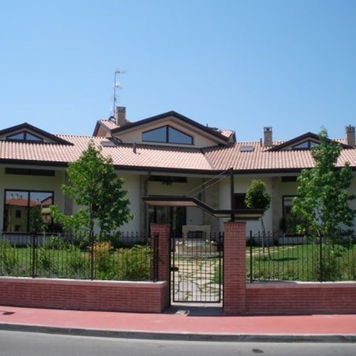 Montanari Costruzioni facciata di una villa trifamiliare