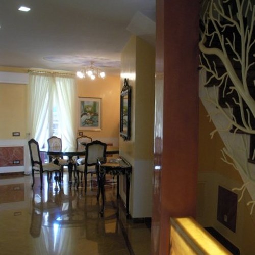 Particolare ringhiera scalinata di una villa a Fidenza