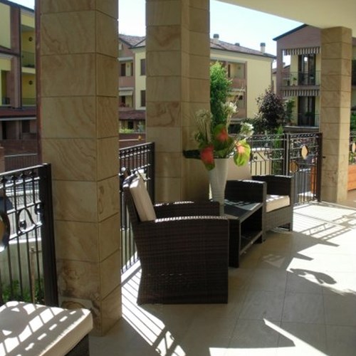 Porticato esterno villa realizzata da Montanari Costruzioni