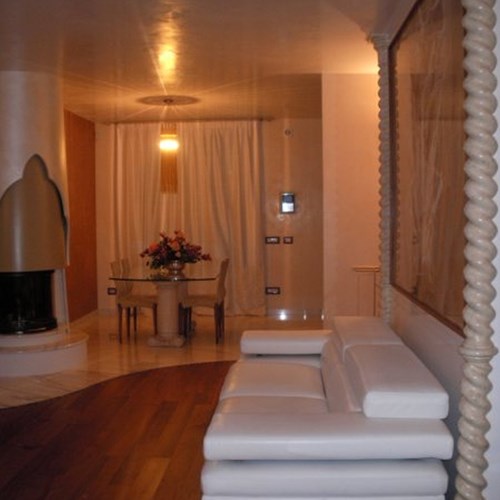 Salotto villa realizzata da Montanari Costruzioni