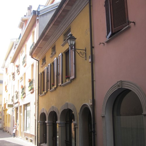 Palazzina residenziale e con uffici ristrutturata da Montanari Costruzioni