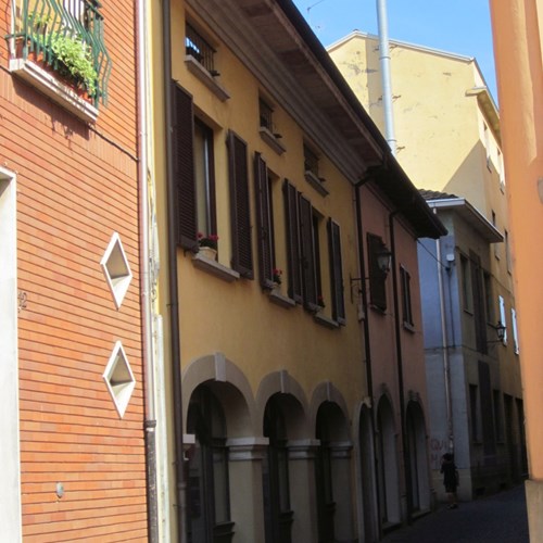 Palazzina residenziale e con uffici ristrutturata da Montanari Costruzioni