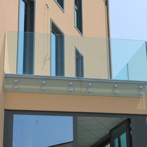 particolare terrazza edificio realizzato da Montanari Costruzioni