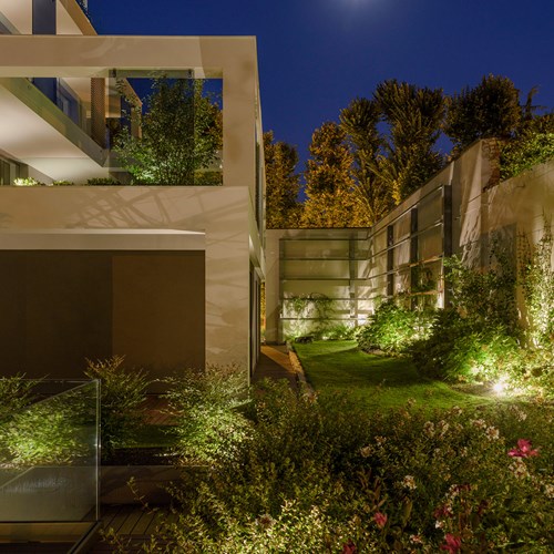 Casa sul Parco Fidenza giardino del primo piano visto di notte