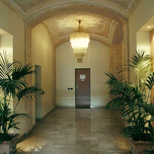 Trasformazione di un albergo in un edificio residenziale